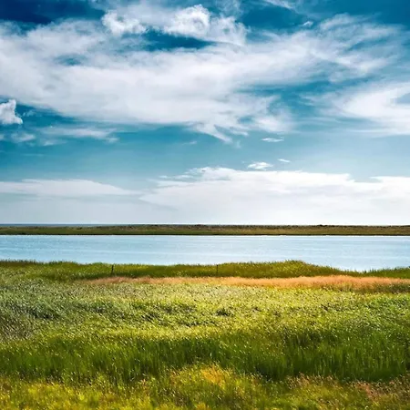 4 Person In Hals-by Traum *