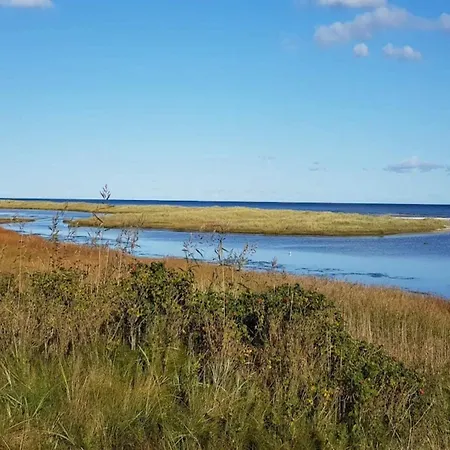 4 Person In Hals-by Traum Hals