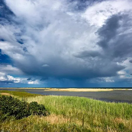 4 Person In Hals-by Traum * Hals