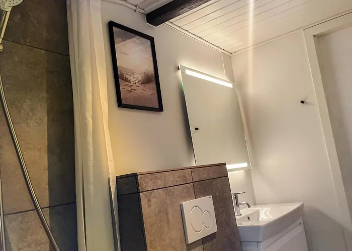 4 Person In Hals-by Traum * Hals