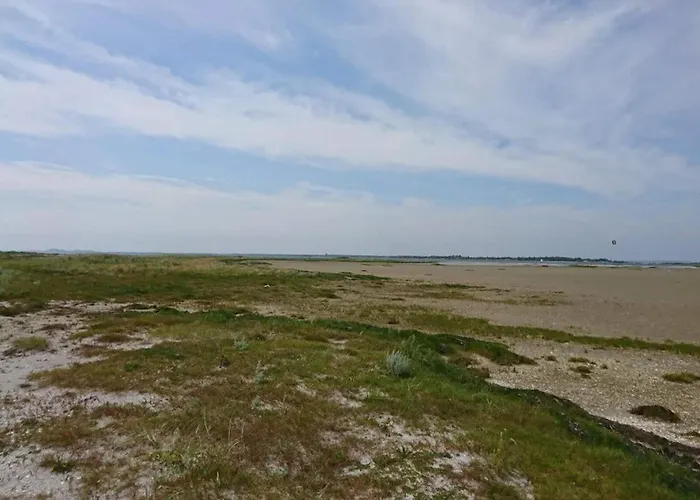 4 Person In Hals-by Traum