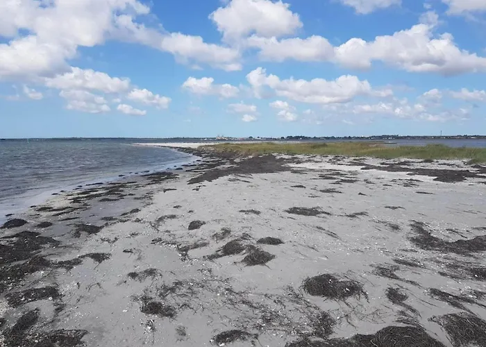 4 Person In Hals-by Traum